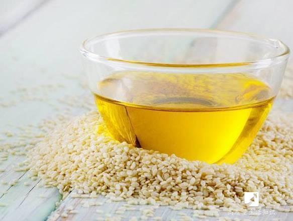 食用油灌裝機(jī)灌裝效果