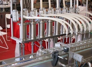 全自動膏體灌裝機細節(jié)圖