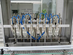 新型八頭液體灌裝機八個灌裝頭
