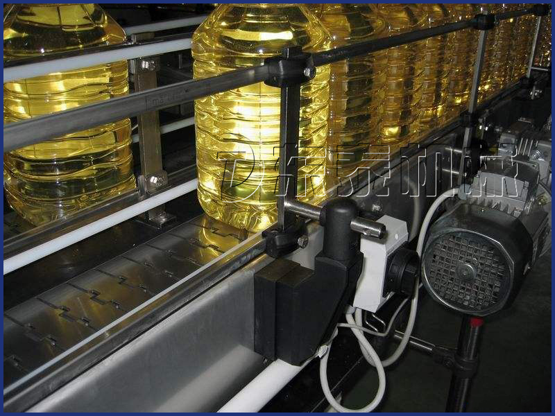 六頭全自動食用油灌裝機