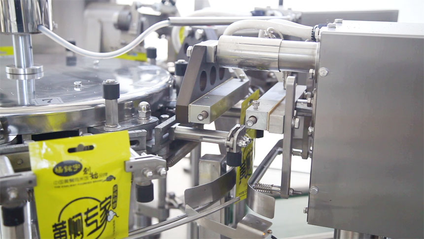 給袋式液體包裝機(jī)制袋