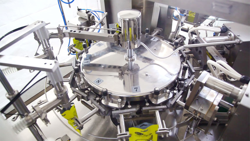 給袋式液體包裝機(jī)夾袋封口